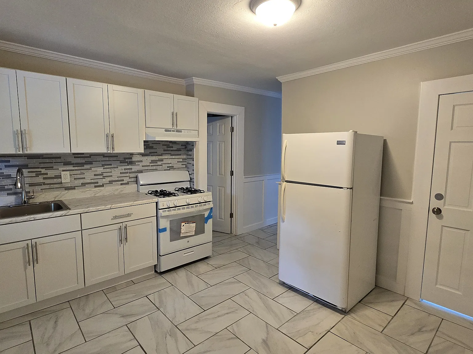5 bed, 1800 sqft, $2,250 — Photo 2