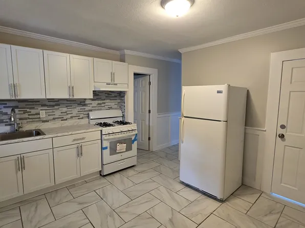 1520 Pembroke St #1L, Bridgeport, CT 06608