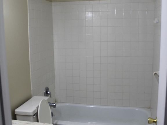 5th image of 166 Lawrence St #16646559