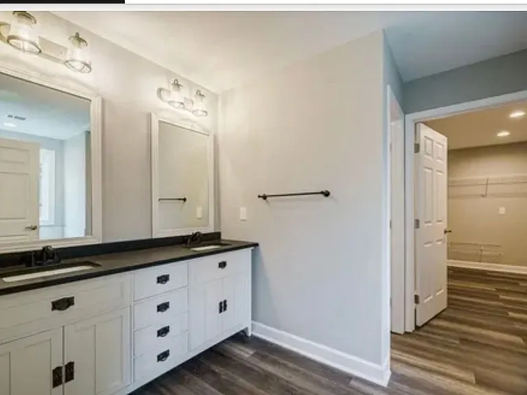 Lily Dr — Photo 16