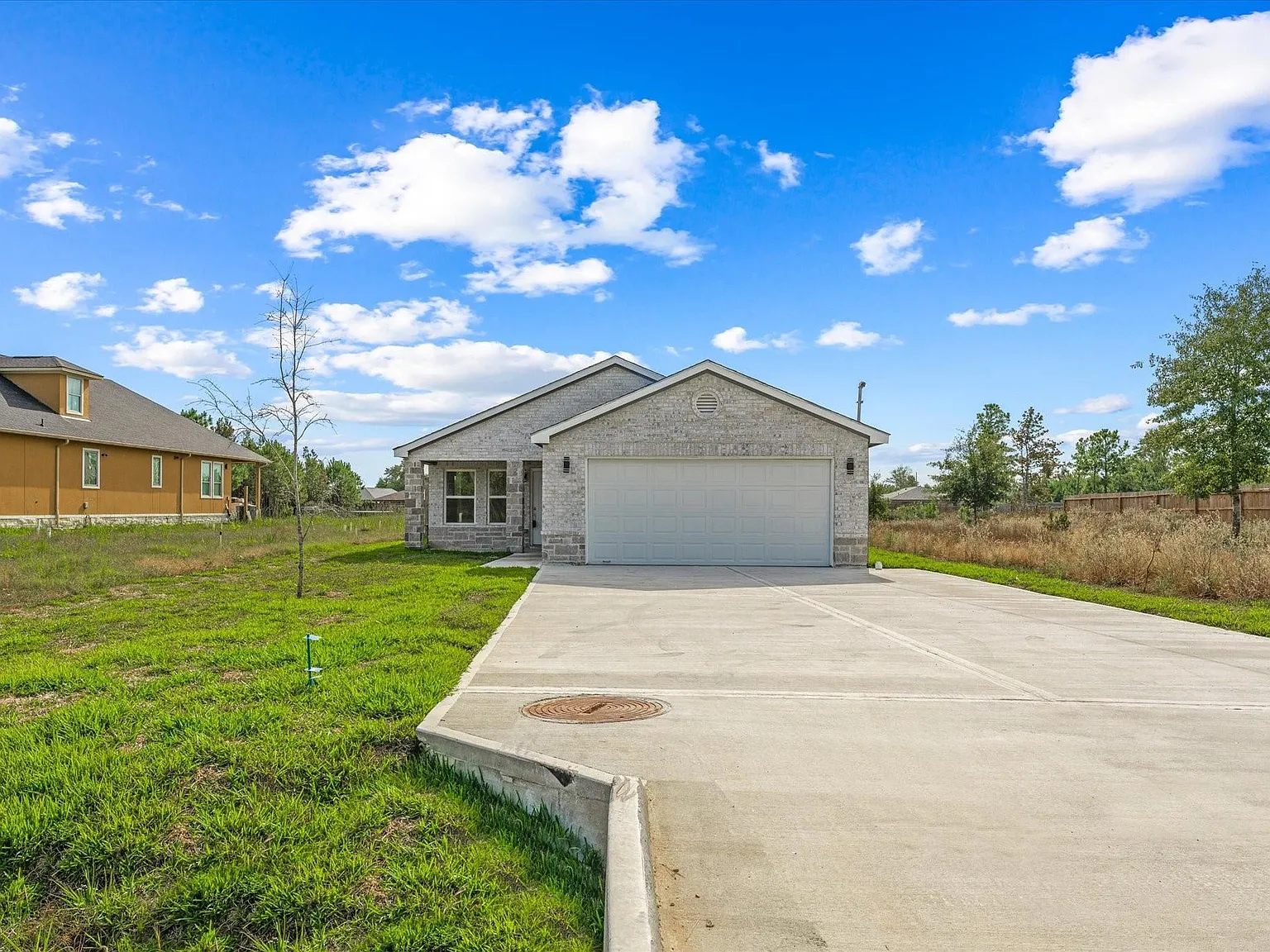 4 bed, 3.5 bath, 2764 sqft, $2,100 — Photo 2