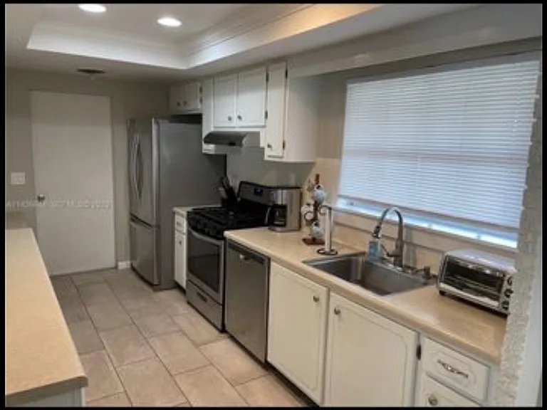 1241 Manor Dr — Photo 8