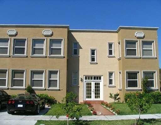 1st image of 401 NE 16th Ave APT 3