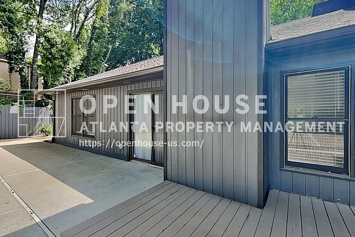 1100 Lake Dr — Photo 26