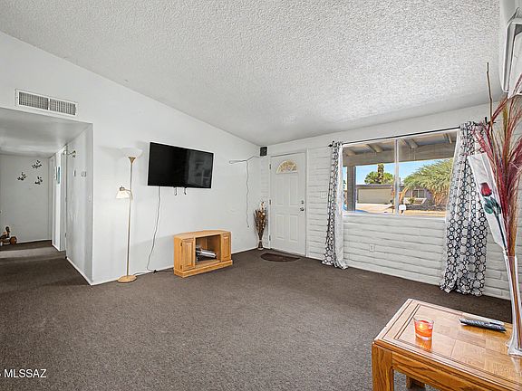 4th image of 3071 S Eastview Ave