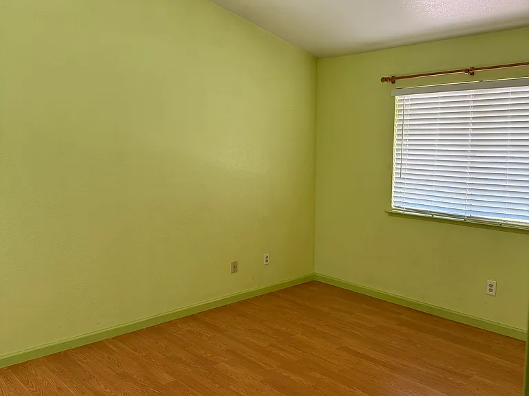 1047 Alexander Ct — Photo 9