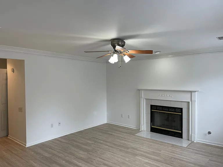 4865 Habersham Ln — Photo 12