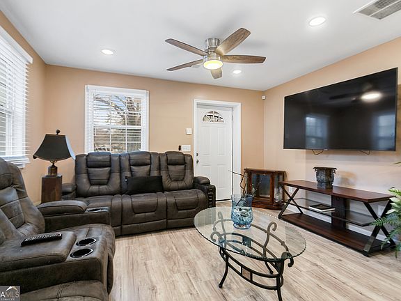 3rd image of 142 Hutton Pl NW