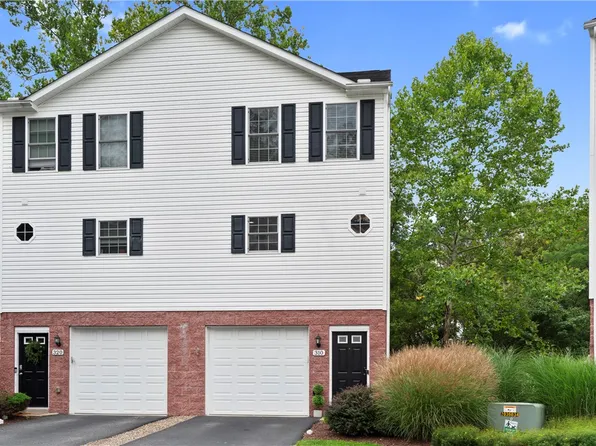 310 Creekview Ln, Oakdale, PA 15071