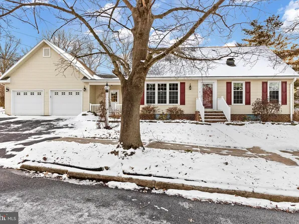 123 Circle Dr, Hummelstown, PA 17036