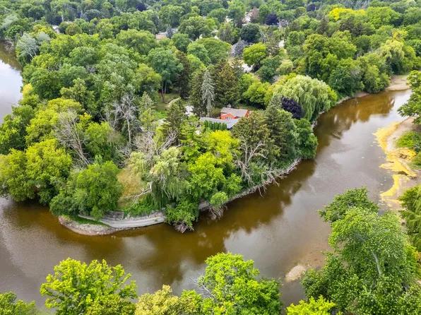 500 W Riverview DRIVE, Glendale, WI 53209