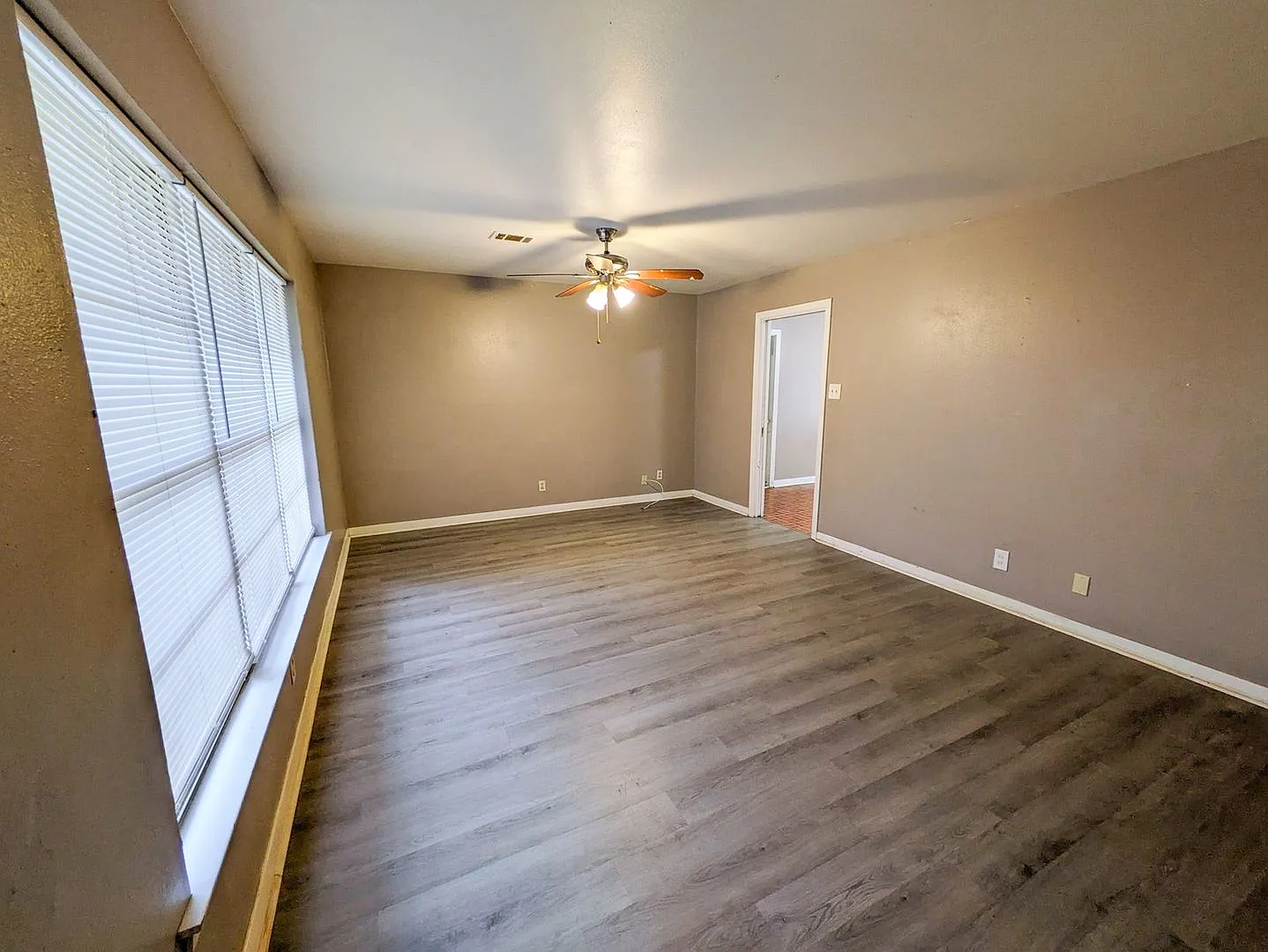 436 Gardenia Avenue, Orange, TX 77630 — Photo 2