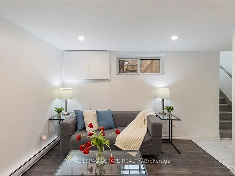 7 Purdy Cres #2 — Photo 3