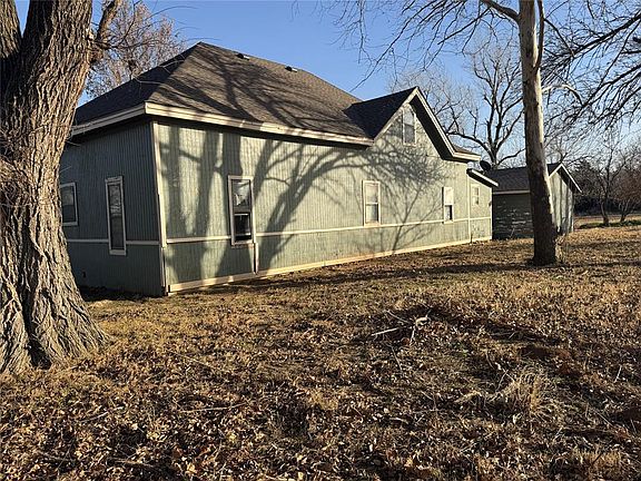 4th image of 901 N Cimarron Rd