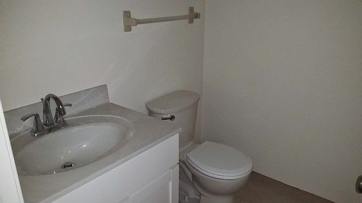 4th image of 25 Dela Park Ln