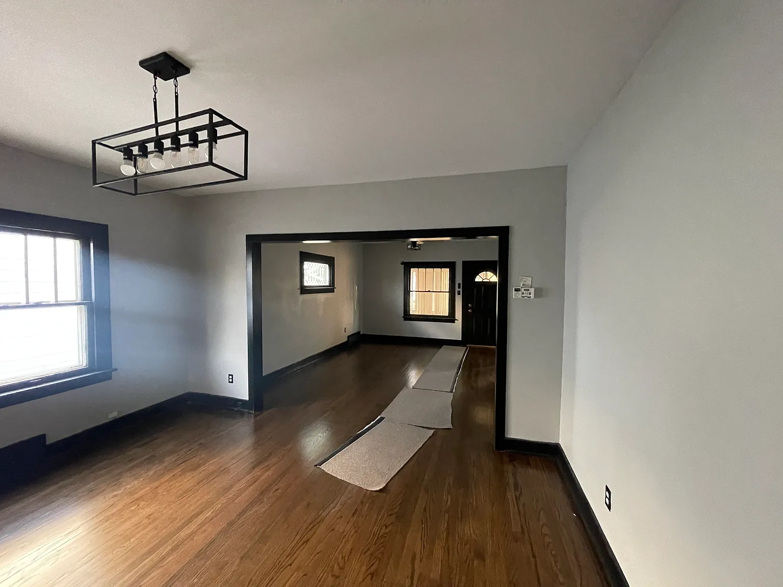 3 bed, 1008 sqft, $2,400 — Photo 2