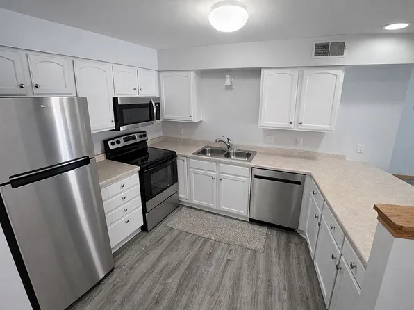 1872 Deerhaven Ln NE APT 8, Rochester, MN 55906