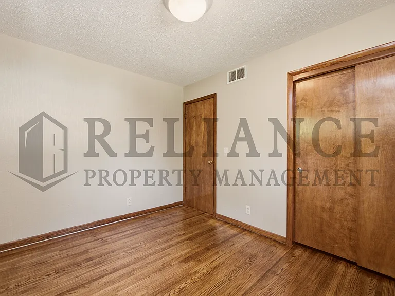 9923 W Binter Ln — Photo 36