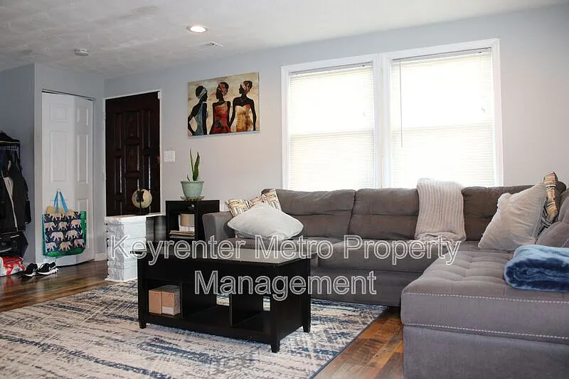 3 bed, 1.5 bath, 1250 sqft, $2,250 — Photo 2