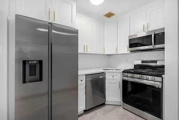 Rented by Lexiti Realty Corp | media 10