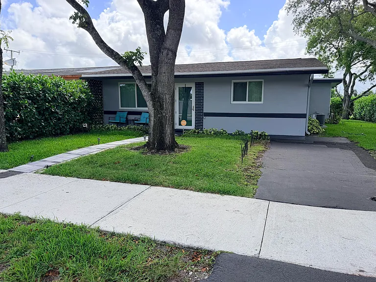 1982 SW 68th Ter — Photo 1