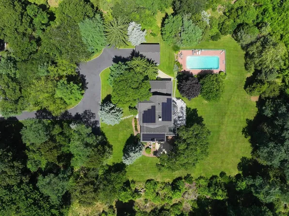 2527 Deerfield Rd, Sag Harbor, NY 11963
