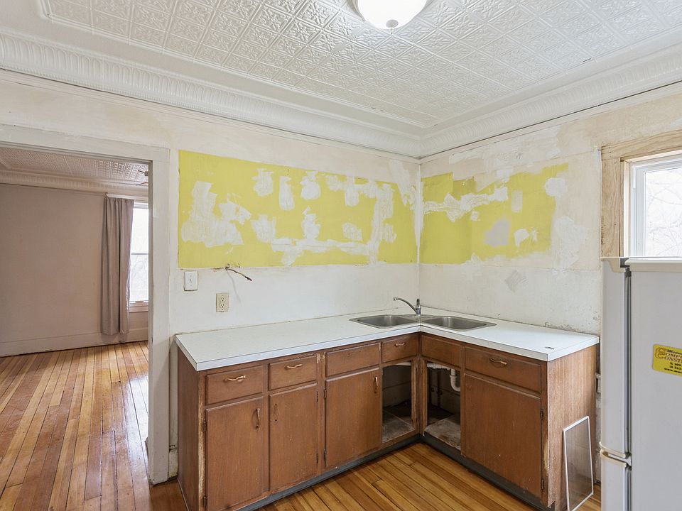 7th image of this home