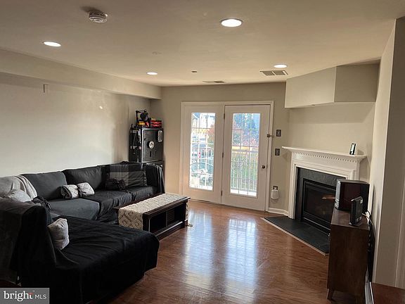 3rd image of 3930 Ashland Dr Suite 237
