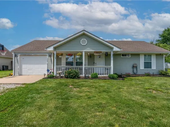 1004 S Oak St, La Monte, MO 65337