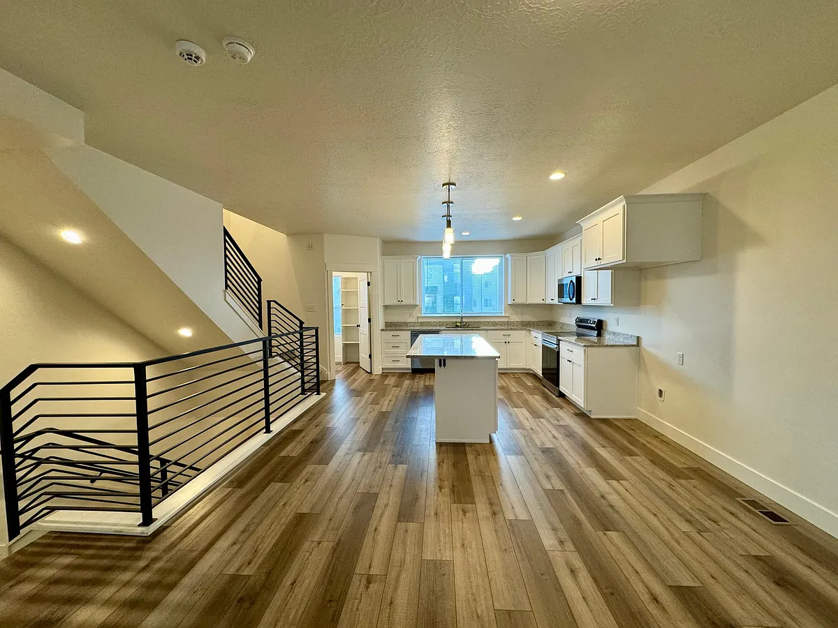 Building Photo - 377 S 650 E
