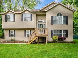 33 Lee St, Cranston, RI 02920