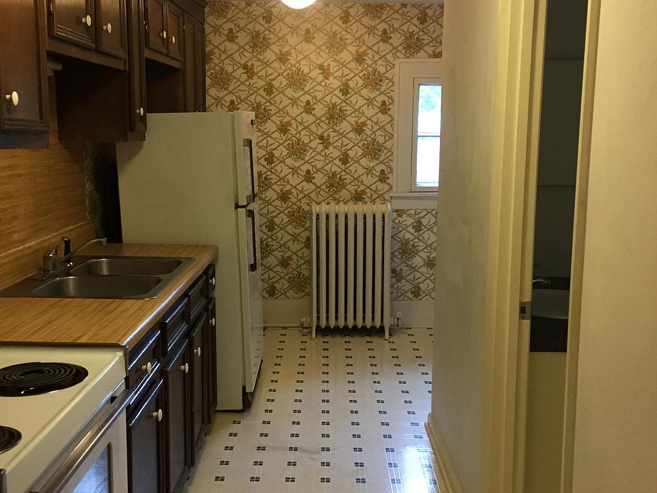 2nd image of 2330 Rosalind Ave SW APT 5