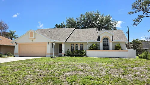 2820 SE Pace Dr Photo 1