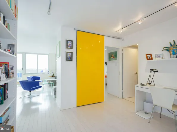 604 S Washington Sq APT 1109, Philadelphia, PA 19106