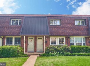 118 W Annandale Rd #325, Falls Church, VA 22046