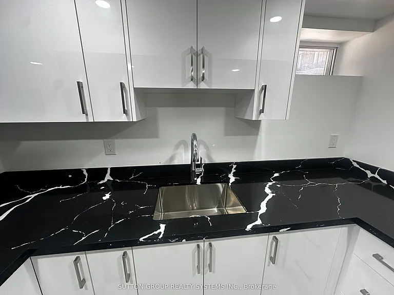 137B Chatham Ave — Photo 5