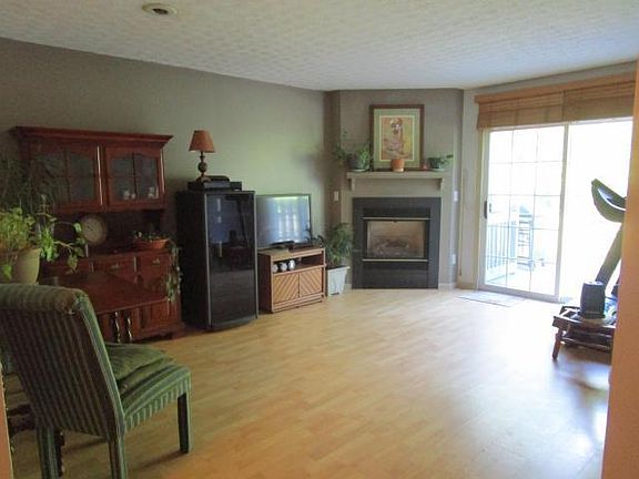 3rd image of 4017 Meadowick Dr