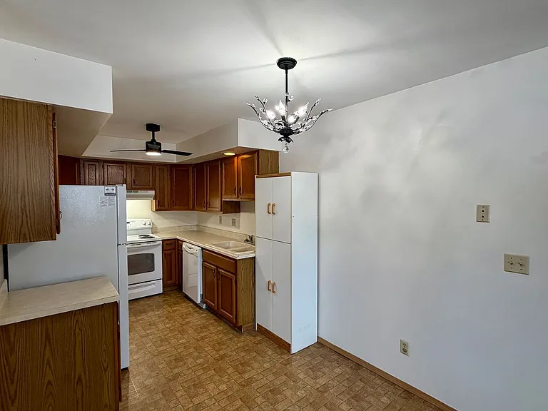 225 Crescent St — Photo 2