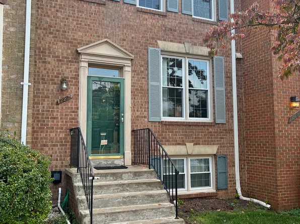 12204 Apple Orchard Ct, Fairfax, VA 22033