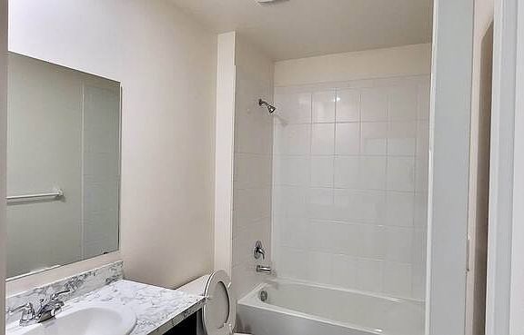 4th image of 790 NW Bayshore Blvd