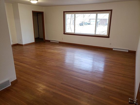 5th image of 405 E Mumford Dr