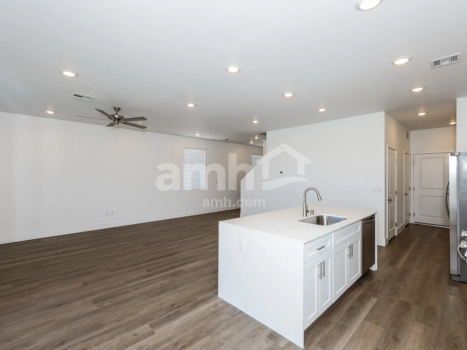 3 bed, 2.5 bath, 1837 sqft, $2,395 — Photo 4