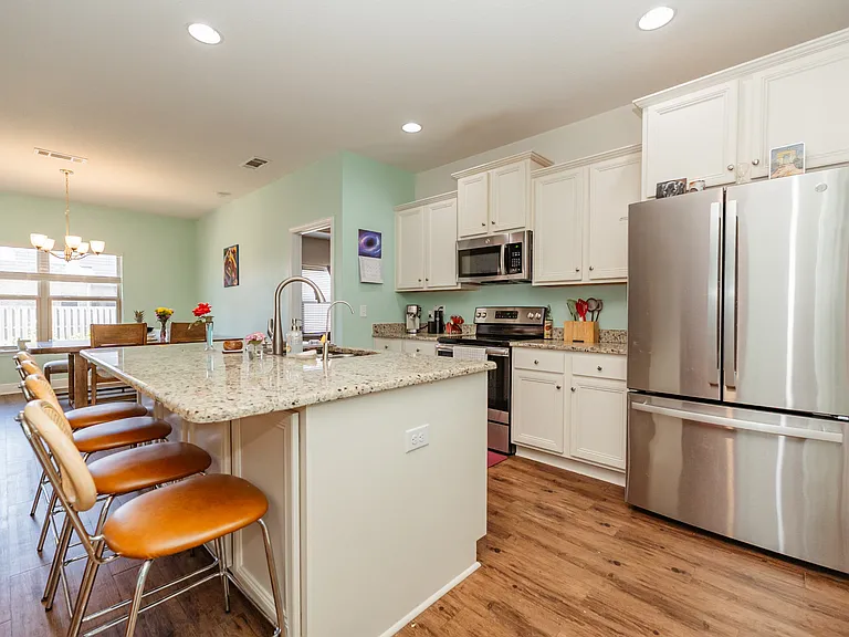 668 Teal St — Photo 3