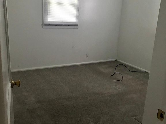 4th image of 378 Spayer Ln