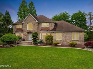5 Martin Court, Manalapan, NJ 07726