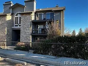 2 bed, 1.0 bath, 725 sqft, $1,200 — Photo 2