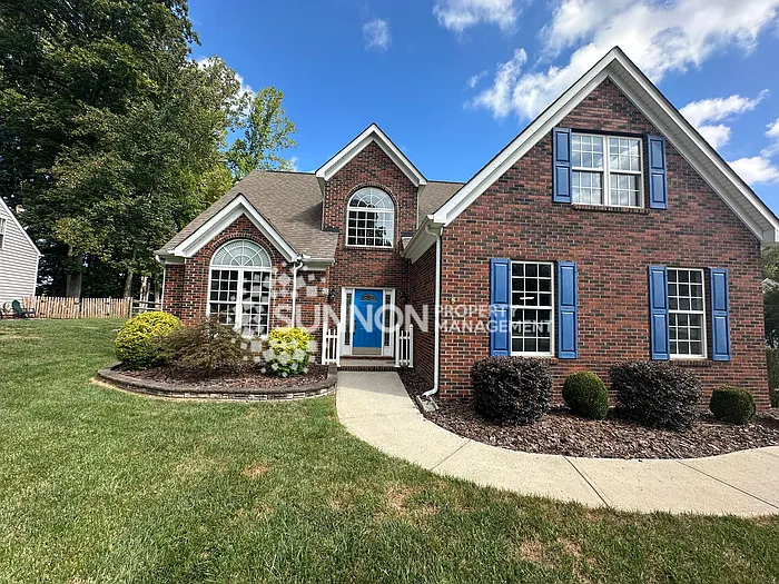 4 bed, 2.5 bath, 2285 sqft, $2,850 — Photo 1
