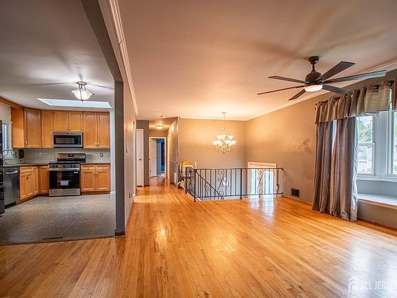 4th image of 29 Tompkins Rd