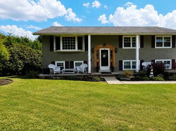 112 Fair Oaks Dr, Johnstown, PA 15905