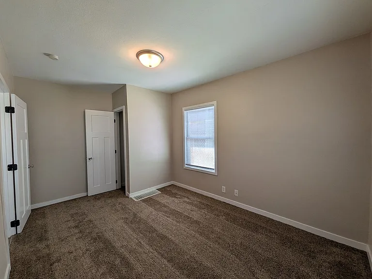 2120 Capitol Ave — Photo 21